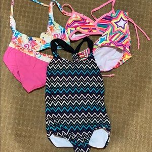 3 girls swimsuits!